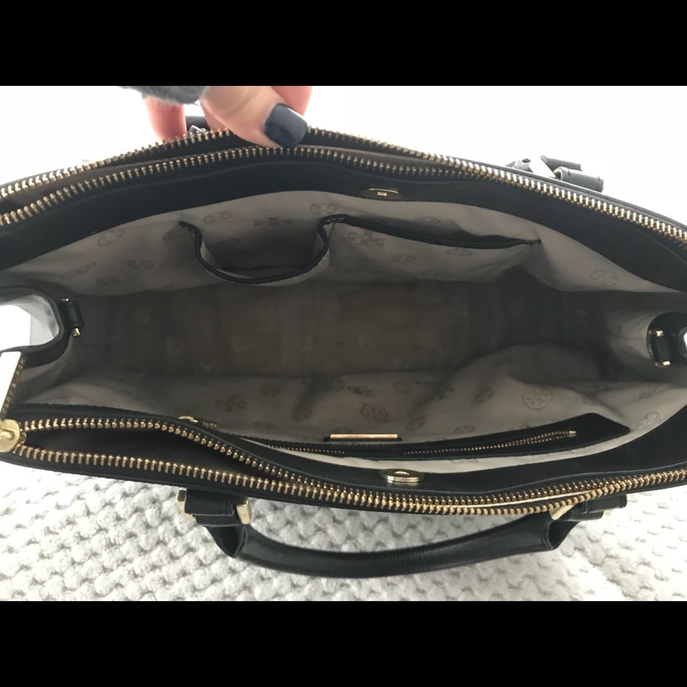 TORY BURCH ROBINSON LARGE TOTE 100% AUTHENTIC! - Picture 4 of 8